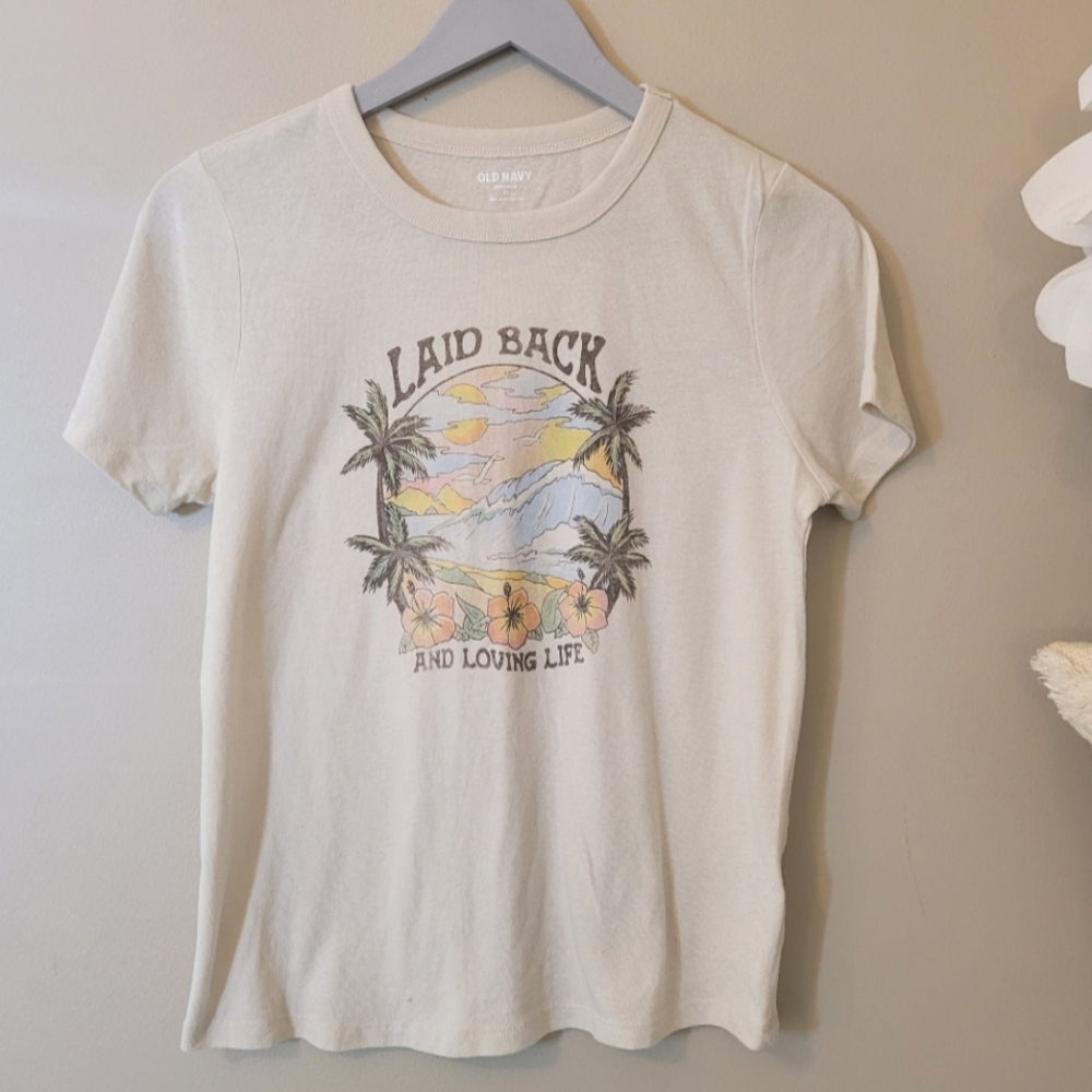 🆕️ Old navy everywhere tee laid back and loving life print xs